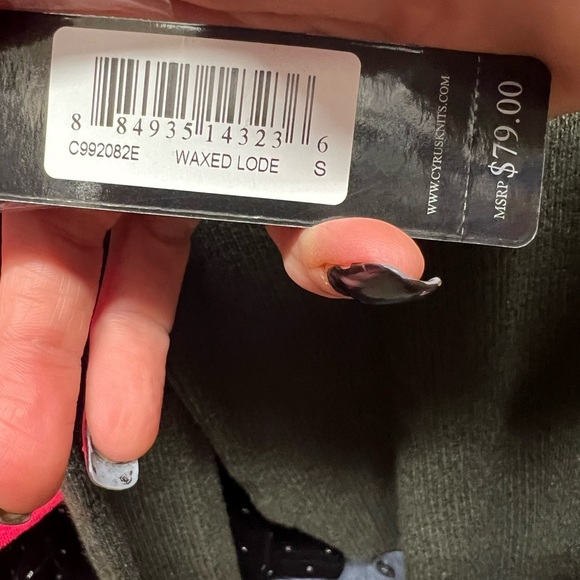 💕NWT-BEAUTIFUL CYRUS OLIVE GREEN SWEATER Sz S💕💕 - Picture 6 of 6